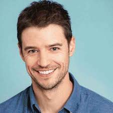 és Angela Kinsey, la dona de Joshua Snyder? quin és el seu valor net el  2022?