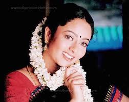 Soundarya Profile Biogarphy Biodata Family Photos Soundraya started her career with a kannada movie gandharva (1992) but thereafter was seen mostly in telugu movies. soundarya profile biogarphy biodata