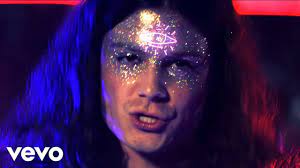 The song was originally recorded by børns for his second extended play, candy, where it appears as the first track, and later appeared as the third track on his debut studio album, dopamine.on february 26, 2017, the song was certified platinum by the recording industry association of america. Songtext Borns Electric Love Musikguru
