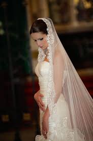 Wedding hairstyles are best paired up with stunning veils on your wedding day. 39 Stunning Wedding Veil Headpiece Ideas For Your 2016 Bridal Hairstyles Elegantweddinginvites Com Blog