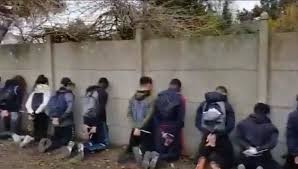 La température, les précipitations (quantité, probabilité), le vent (direction, vitesse), l'humidité, la pression atmosphérique, la couverture nuageuse. Glacant Intolerable Nombreuses Reactions Apres La Video Des Arrestations De Lyceens A Mantes La Jolie