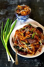Beef Chow Fun The Traditional Cantonese Way The Woks Of Life Recipe Chow Fun Recipe Chow Fun Noodles Asian Recipes