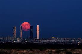 Looking for the best hala madrid wallpapers? Skyscraper Moon Madrid Hd Wallpapers Desktop And Mobile Images Photos