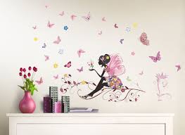 Wandtattoo Fee Mit Schmetterlingen Und Bluten Unsere Wandtattoos Bringen Kinderaugen Zum Leuchten Und Wandtattoo Fee Wandtattoo Kinderzimmer Wandtattoo Madchen