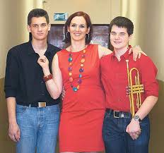 4,965 likes · 1 talking about this. Malek Andrea Szeretnek Vonzo Maradni Blikk