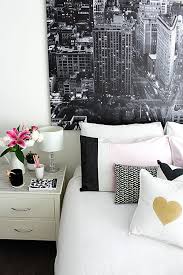 Suhu yang dapat anda gunakan maksimal 60°celcius dan akan menghasilkan warna hitam yang sangat legam. 8 Inspirasi Desain Interior Kamar Tidur Bagi Penyuka Warna Hitam Putih Arsitag