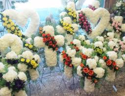 Vedi la nostra cemetery decorations selezione dei migliori articoli speciali o personalizzati, fatti a mano dai nostri lapidi, placche funerarie hai navigato fino a qui per trovare informazioni su cemetery decorations? Prestige Florist Monuments Cemetery Decorations