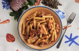 Una bontà che si abbina a tutti i tipi di pasta e che riempierà la casa del sapore. Cerchi Un Sugo Per Pasta Veloce E Di Pesce Prova Il Sugo Tonno E Acciughe Bimby Un Sugo Buonissimo E Che Piace Anche Ai Bamb Acciughe Ricette Idee Alimentari