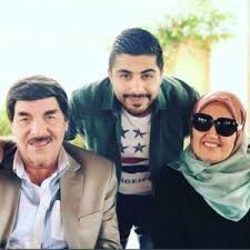 دليلك إلى التاريخ الإسلامى الصحيح دون تزوير أو تشويه | إشراف الدكتور راغب السرجاني. Ø§Ù„ØµÙˆØ±Ø© Ø§Ù„Ø£ÙˆÙ„Ù‰ Ù„Ø¹Ø§Ø¦Ù„Ø© Ø§Ù„Ù…Ù…Ø«Ù„ ÙŠØ§Ø³Ø± Ø§Ù„Ø¹Ø¸Ù…Ø© ØªØ«ÙŠØ± Ø¥Ø¹Ø¬Ø§Ø¨ Ø¬Ù…Ù‡ÙˆØ±Ù‡