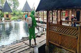 Kurang lebih sudah buka sekitar dua minggu, sejak 17 mei 2021. Jelang Libur Nataru Kompleks Umbul Manten Klaten Disemprot Disinfektan