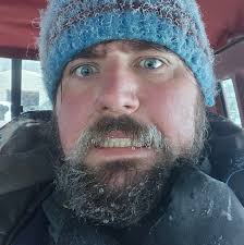 Is a ripe pineapple supposed to be hollow?