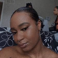 Lizzy Caplan, who played Janis in the 2004 'Mean Girls,' speaks about how  the movie is still relatable more than 20 years later! 🩷