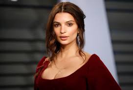Emily ratajkowski 2014 si swimsuit body paint photos. Emily Ratajkowski Calls Out Mom Shamers No One Deserves To Be Told By Strangers That They Re A S Y Mother