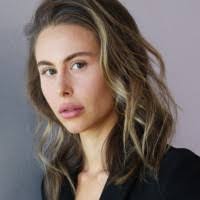 Anne Lilly's Instagram, Twitter & Facebook