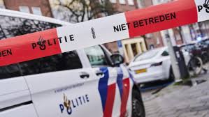 Daar is een controlepost gebouwd met tentjes van het rode kruis om de. Klopjacht Op Belgische Militair In Volle Gang Knooppunt In Limburg Afgezet Linda Nl