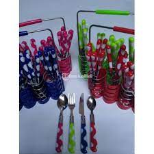 Harga piring gelas sendok garpu. Sendok Polkadot Set Murah Dengan Keranjang Isi 24 Pcs Stainless Steel Asli Di Jakarta Tribunjualbeli Com