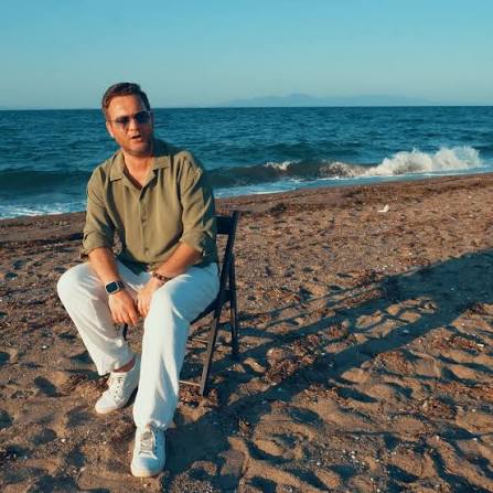 Kalan Sesler | Erhan Güleryüz - Severek Ayrılanlar (Şiir) Severek  ayrılanlar bilirler ayrılığı Sen benim eş ruhumsun Unutmuş olsan  hissederdim Unutmuş... | Instagram