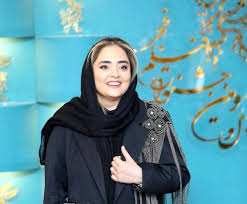 نگاه روز | چیدمان منحصربفرد خانه نرگس محمدی تزیین شده با گل ارکیده سفید