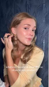 did you know that conventional lipsticks can contain toxic ingredients like  heavy metals, parabens, phthalates, formaldehyde, and more? no thanks ✋🏼  that's why I love using @henneorganics lip tints because they use