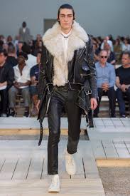The complete alexander mcqueen fall 2017 menswear fashion show now on vogue runway. Alexander Mcqueen Spring 2018 Menswear Fashion Show Alexander Mcqueen Menswear Menswear Mens Winter Fashion