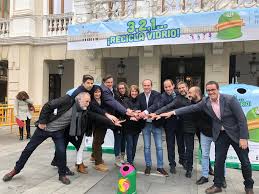 Reducción de pasos de un procedimiento, introducción de mejoras en los métodos de trabajo, simplificación de formas, reportes, registros, programas, etc. Guadalajara Consigue El Record Mundial De Reciclaje De Botellas De Vidrio En Una Hora Guada News