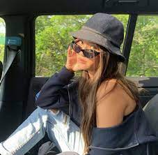 Y2k Bucket Hat Outfit Outfits With Hats Aesthetic Outfits Insta Poses