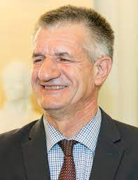 Mais jean lassalle n'en est pas à son premier coup d'éclat. Jean Lassalle Wikipedia