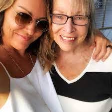 Leslie Teasley's Instagram, Twitter & Facebook