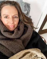 Hi 👋 1. Who among us isn't lying in bed wearing their coat and scarf??? 🥶  🥶 🥶 #midwestwinter 2. Work of Art and beauty in a cup  @morningritual_coffeebar 3. This cat