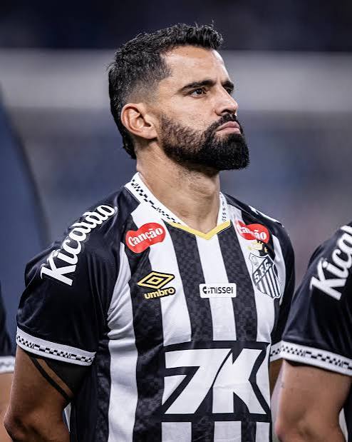 Rinc&oacute;n anuncia aposentadoria dois meses ap&oacute;s deixar o Santos