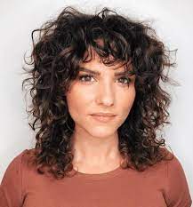 Capelli mezzo ricci con frangia; Capelli Ricci Con Frangia Stile 80 90 Estetica It