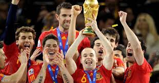 يلقب المنتخب الارجنتيني بمنتخب التانجو او راقصي التانجو ، ويعود سبب تسمية منتخب الارجنتين بهذا اللقب التانجو ، كون ان التانجو هي الرقصة الشعبية الاولى في البلاد ، والتانجو هو نوع موسيقي مصاحب لرقصات اصله من بوينس ايرس بالارجنتين. Ø£Ù„Ù‚Ø§Ø¨ Ø§Ù„Ù…Ù†ØªØ®Ø¨Ø§Øª Ø¨ÙŠÙ† Ø§Ù„Ø£ØµØ§Ù„Ø© ÙˆØ§Ù„Ø¥Ø¨Ø¯Ø§Ø¹ Ø£Ø®Ø¨Ø§Ø± Ø³ÙƒØ§ÙŠ Ù†ÙŠÙˆØ² Ø¹Ø±Ø¨ÙŠØ©