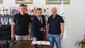 Kulüp başkanı mevlüt aktan, başkan yardımcısı hakan kadayıfçılar ve manisa fk ceo'su levent devrim halil, onultmak spor tesisleri'nde düzenlenen. Manisa Fk Da Yeni Teknik Direktor Belli Oldu