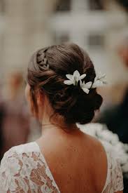 Cette postiche en cheveux convient à vos journées au bureau, pour les sorties entre les amis, pour les soirées romantiques ou pour les cérémonies importantes : Coiffure De Mariage Zoom Sur Le Chignon Bas The Reporthair