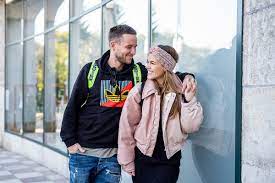 Azt is érezzük, mikor távolodunk, most vagyunk a legtávolabb. Csobot Adel Es Istenes Bence Vegleg Nemetorszagba Koltozott Habostorta Hu