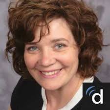 Carolyn Lenz's Instagram, Twitter & Facebook