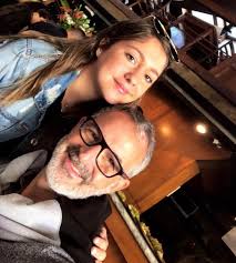 El fallecido ex secretario de kirchner y su novia apostaron en 2008 al rubro petrolero. Daniel Munoz Santos On Instagram Feliz Cumpleanos Mi Princesa Mi Hija Mujer La Q Me Engrie Me Cuida Y Tambien Me Reta Que Siempr Square Glass Round Glass
