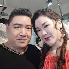 Namewee 黃明志- Go Dinner with Kinki Ryusaki  放心，我今晚不會把她灌醉。灌醉了也不會發生什麽事情。請大家一定相信我是個好人!!!!! 是個正人精子!!!!