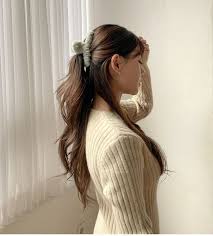 Mix kẹp càng cua với style váy áo sang chảnh như gái Hàn