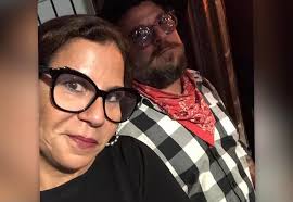 Carla Daniel faz homenagem pelo aniversário do namorado morto no Rio