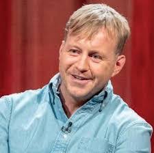 Vera Hewitt's Instagram, Twitter & Facebook