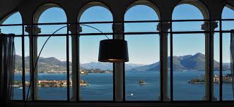 Im erdgeschoss etage der wohneinheit befindet sich das wohnzimmer mit kamin, mit offener küche und einem großen. Haus Kaufen Lago Maggiore Am See