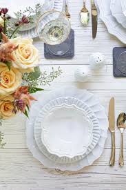 Elegant Chic White Table Setting In 2020 White Dinnerware Table Setting White Dinnerware White Table Settings