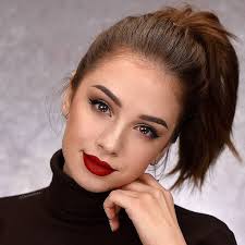 Who else is rocking the red lipstick this holiday season? 😚💋 Link to the  tutorial