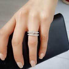Oyle Bir Tektas Yuzuk Olsun Ki Yarimtur Yuzugu De Ona Uyumlu Olsun Ciftli Yuzuk Icin Linki Tiklayin Http Www Siriuspirlanta Com Alyans Yuzuk Alyans Yuzuk