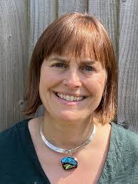 Sarah Beresford's Instagram, Twitter & Facebook