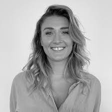 Nina Curran's Instagram, Twitter & Facebook