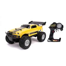 Sent to earth as the protector of sam witwicky, bumblebee but later modified himself 2009 model of the same vehicle. Jada Toys Transformers Bumblebee 1977 Chevy Camaro Elite Off Road 4x4 Rc Walmart Com Walmart Com