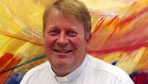 Plaudern mit Pfarrer Bernd Kolo