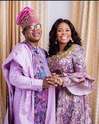 She came boldly on her social media page to describe her her husband, soji alabi with. Watch Moment Tope Alabi Kisses Her Husband And Twerks For Him On His Birthday Video Koboinfo